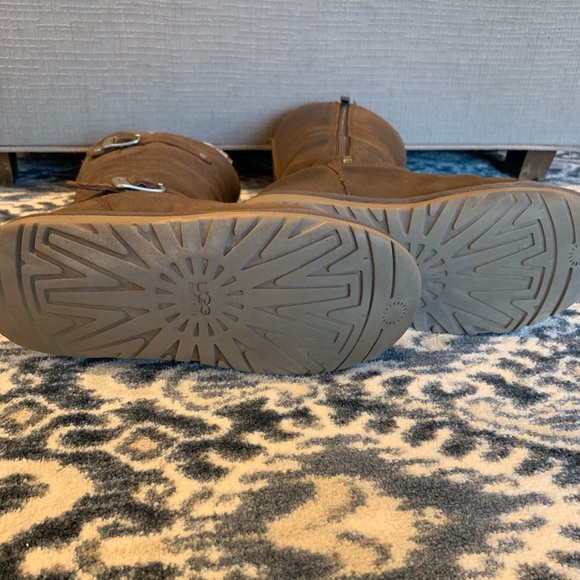 UGG Sutter Boots - Picture 2 of 5